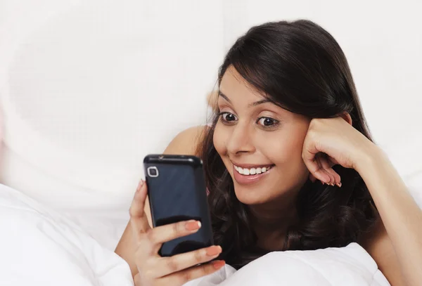 Woman text messaging — Stock Photo, Image