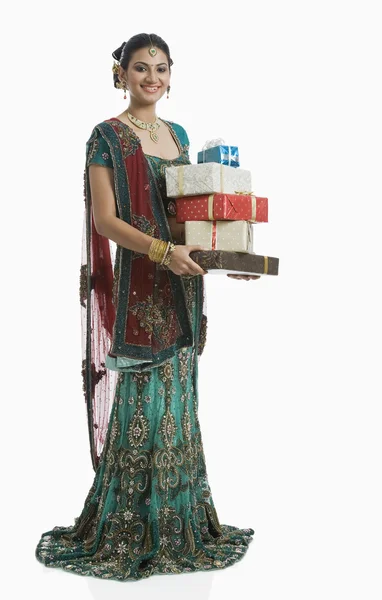 Woman holding gifts on Diwali — Stock Photo, Image