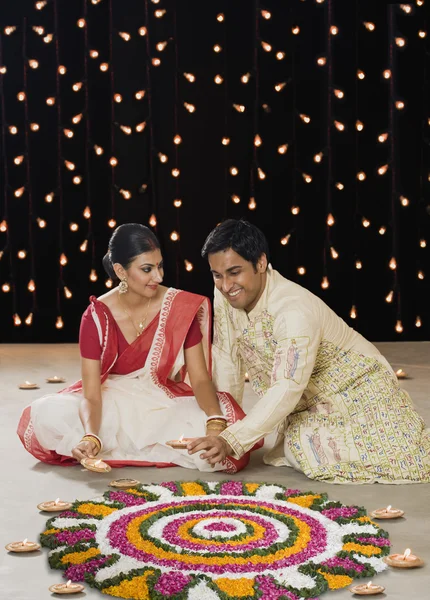 Bengali casal iluminação lâmpadas de óleo — Fotografia de Stock