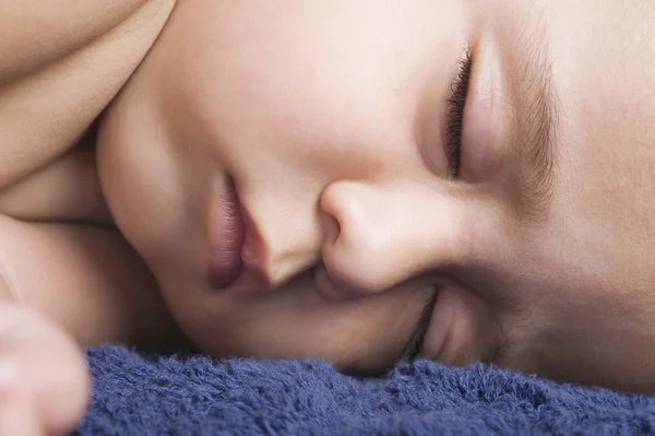 Menino dormindo — Fotografia de Stock