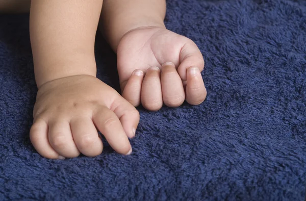 Mãos de bebé — Fotografia de Stock