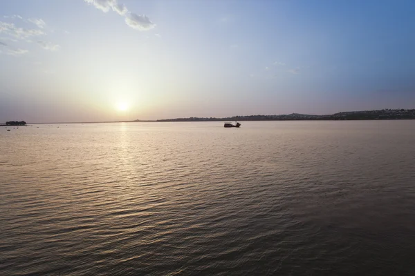 Jezero při západu slunce — Stock fotografie