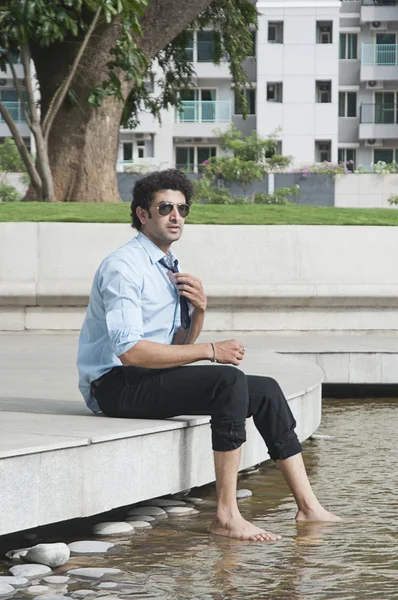 Businessman thinking at poolside — Stock Photo, Image