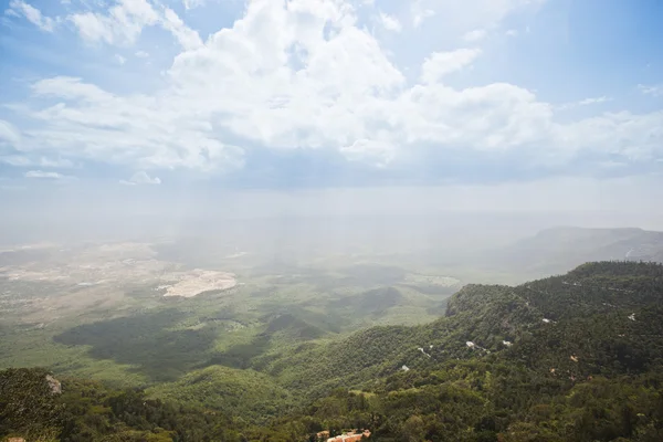 Nuvens sobre a paisagem — Fotografia de Stock