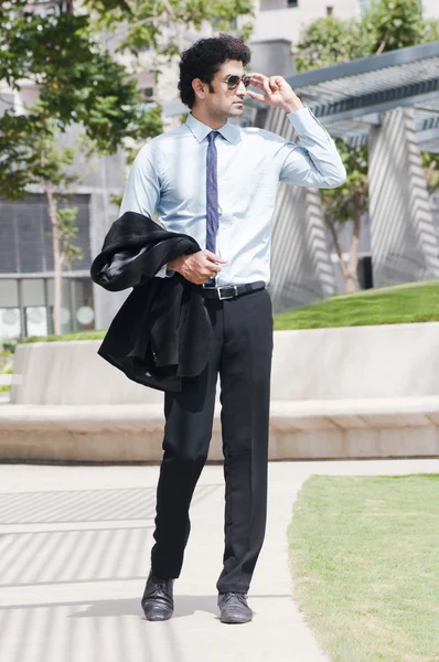 Businessman standing in a garden — Zdjęcie stockowe