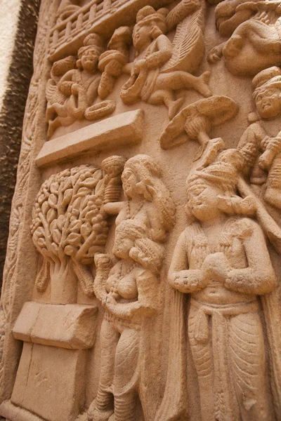 Carving detail op de oude stoepa op sanchi — Stockfoto