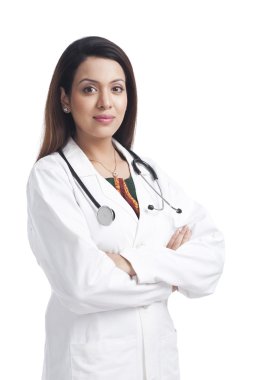 Doktor kollarını kavuşturdu.
