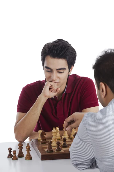 Two men playing chess — Stock Photo, Image