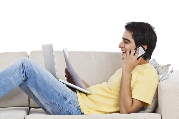 Man talking on a mobile phone — Stock Photo, Image