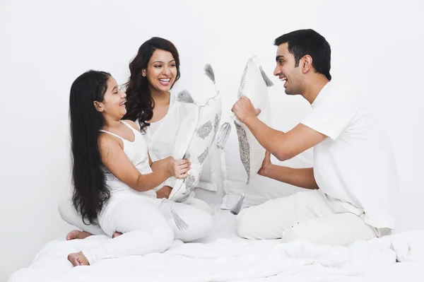 Girl pillow fight with her father — Stock Photo, Image