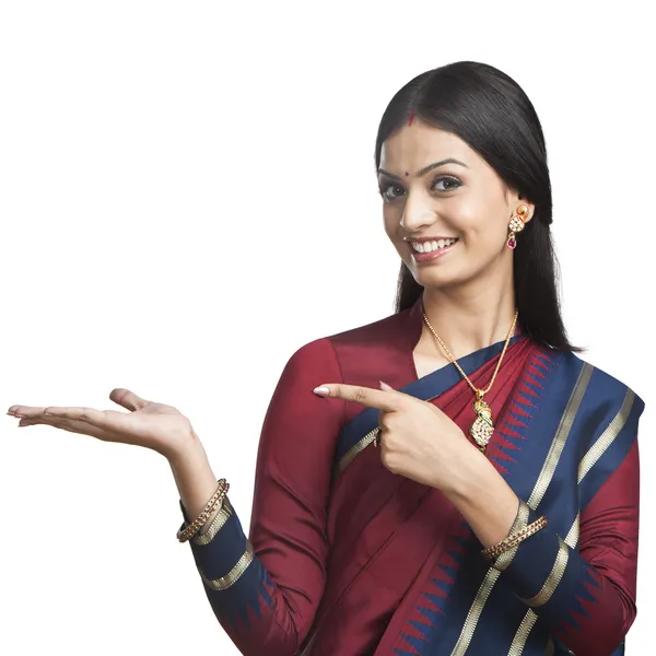 Traditionally Indian woman gesturing — Stock Photo, Image