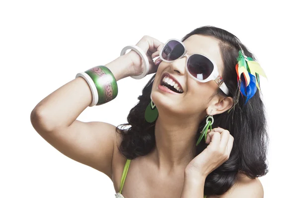 Woman posing with sunglasses — Stock Photo, Image