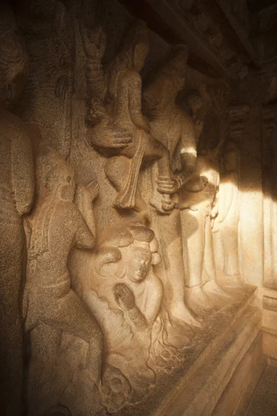 Détails de sculpture de Varaha sauver la terre de la déesse — Photo