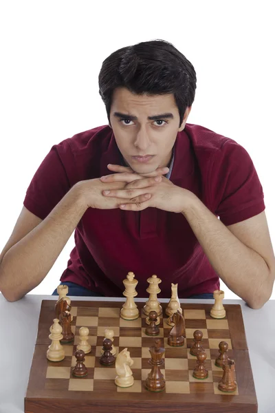 Hombre jugando ajedrez —  Fotos de Stock
