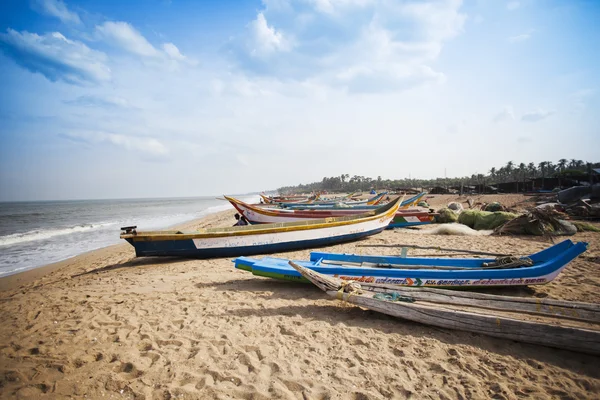 Barche da pesca sulla spiaggia — Foto Stock