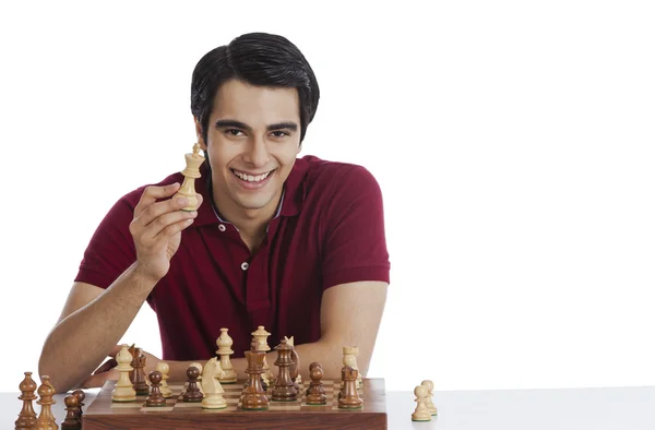 Man playing chess — Stock Photo, Image