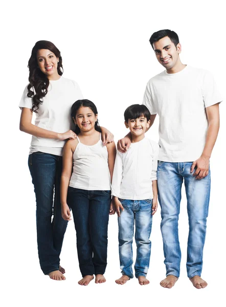 Familia feliz sonriendo —  Fotos de Stock