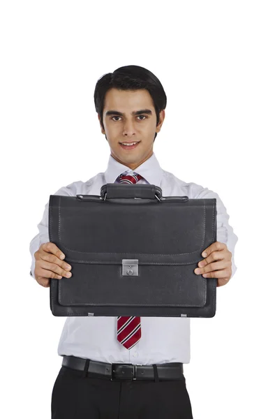Uomo d'affari che mostra una borsa — Foto Stock