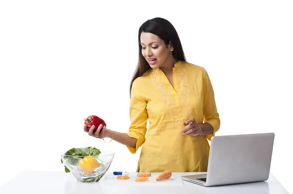 Woman working in a kitchen — Stock Photo, Image