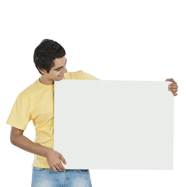 Homme regardant un tableau blanc Image En Vente