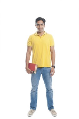 Öğrenci holding kitaplar