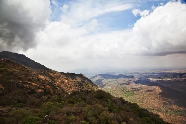 Wolken über einer Landschaft, Berg abu — Stockfoto