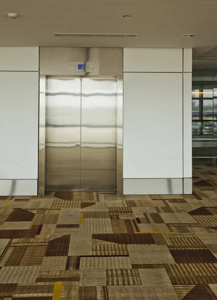 Elevator i en lufthavn - Stock-foto