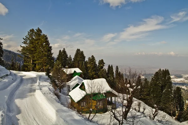 Ośrodek turystyczny, Kaszmir pokryte śniegiem — Zdjęcie stockowe