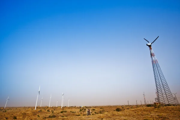 Turbinas eólicas na fazenda eólica — Fotografia de Stock