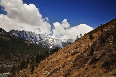 Bulutlar üzerinde dağ