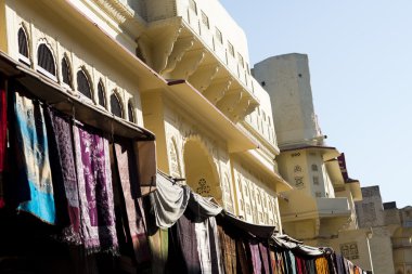 Satılık Mağaza dışında asılı Halılar