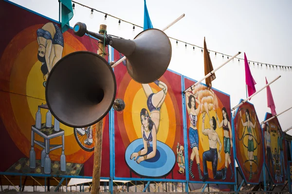 Underteckna stiger ombord av en cirkus — Stockfoto