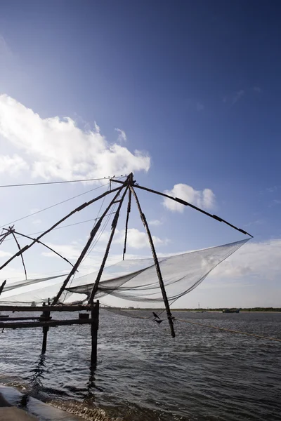 Redes de pesca chinas en un puerto —  Fotos de Stock