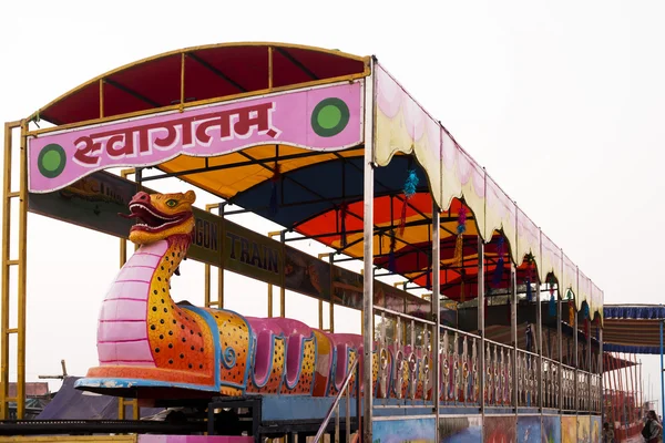 Drak tvarované roller coaster ride — Stock fotografie