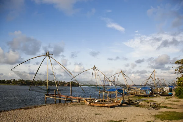 Redes y barcos de pesca chinos —  Fotos de Stock