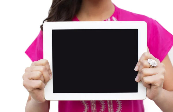 デジタル タブレットを示す女性 — ストック写真