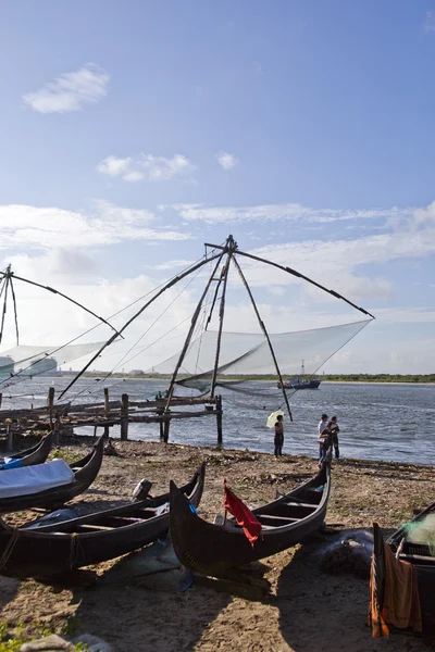 Chinese fishing nets and boats — Stock Photo, Image