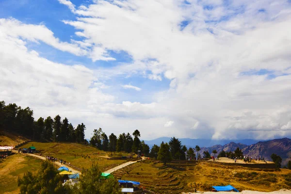 Tourists on a hill, Kufri — Stock Photo, Image