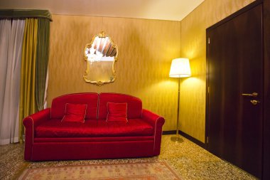 Bir otel odasının içi.