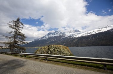 lakeside Valley Road