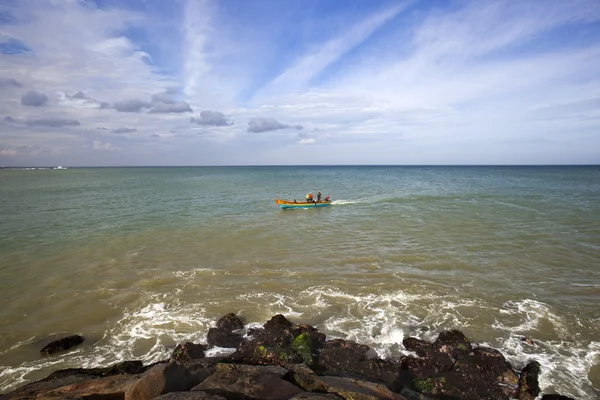 Łódź, poruszając się w morzu Lakkadiwów — Zdjęcie stockowe