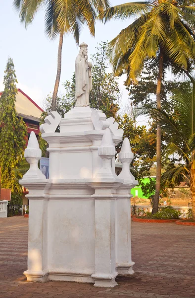 Statue outside a church — Stock Photo, Image