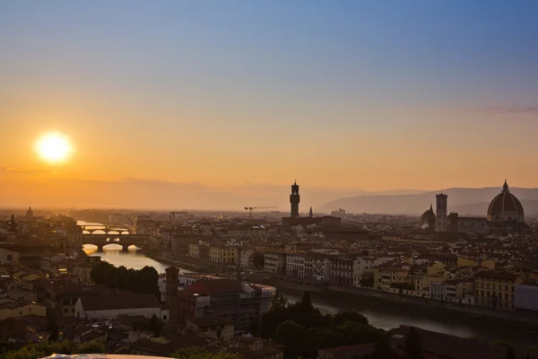 Palazzo Vecchio ja Duomo Santa Maria Del Fiore — kuvapankkivalokuva