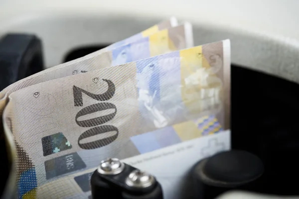 Two Hundred Euro notes being counted in a machine — Stock Photo, Image