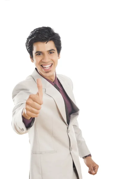 Retrato de um homem de negócios mostrando polegares para cima sinal e sorrindo — Fotografia de Stock