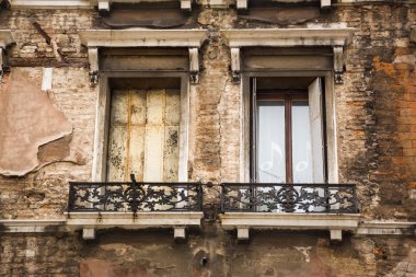 bir binanın balkon düşük açılı görünüş