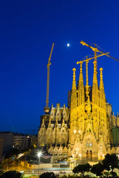 Igreja em uma cidade — Fotografia de Stock