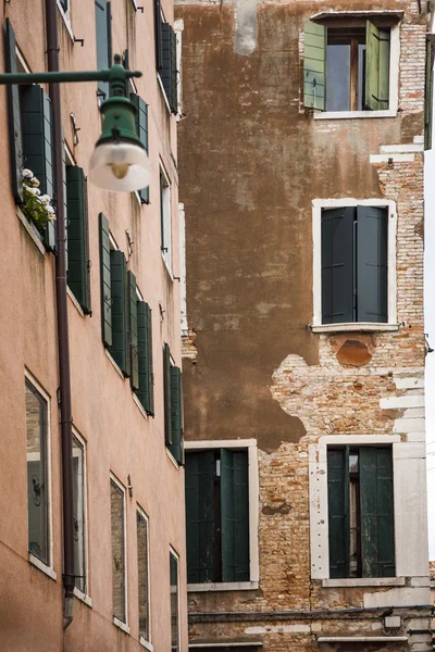 Low angle view of a residential building — Stock Photo, Image