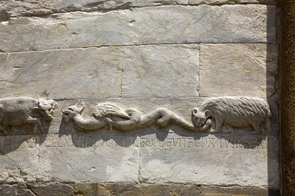 Detail of carving on the wall — Stock Photo, Image