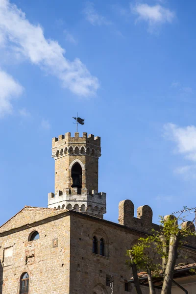 Palazzo storico in un centro storico — Foto Stock